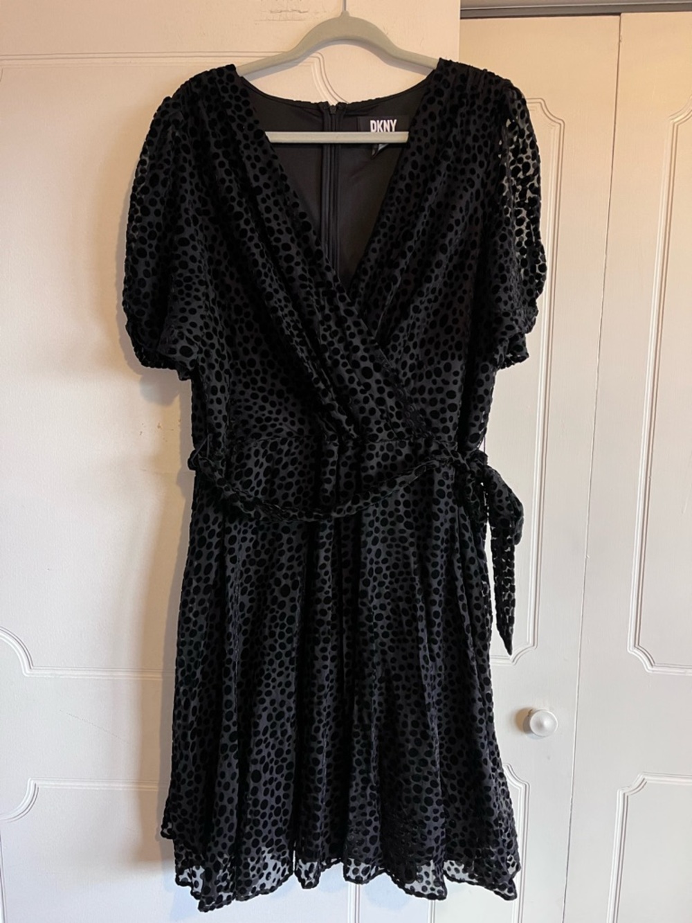 DKNY Women’s size 18W Black Velvet Dot Faux Wrap V Neck Midi Dress
